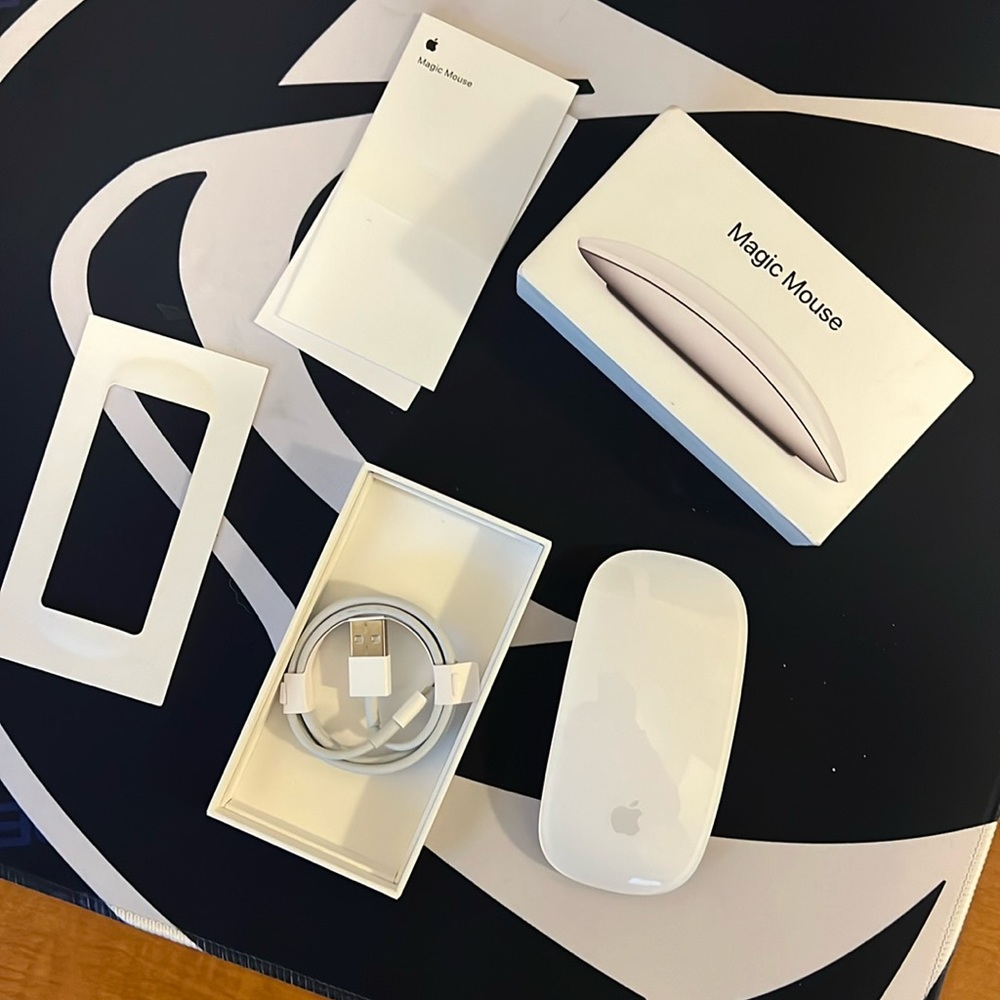 White Apple Magic Mouse